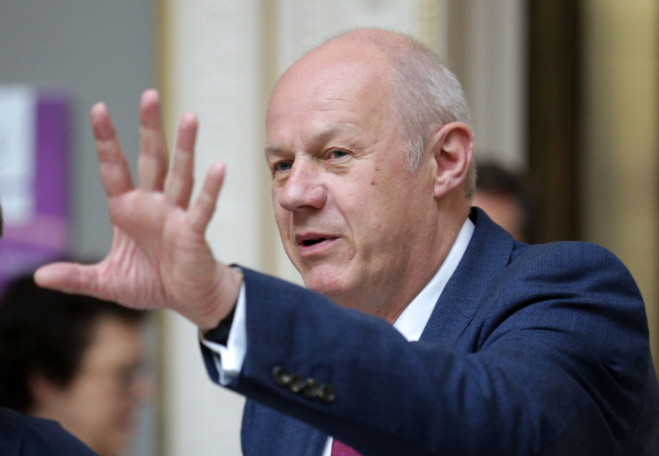 Удар по Тереза Мей: Един от вицепремиерите й подаде оставка