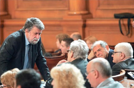 Вежди Рашидов в НС: Спрете да правите политика от всичко преди Коледа