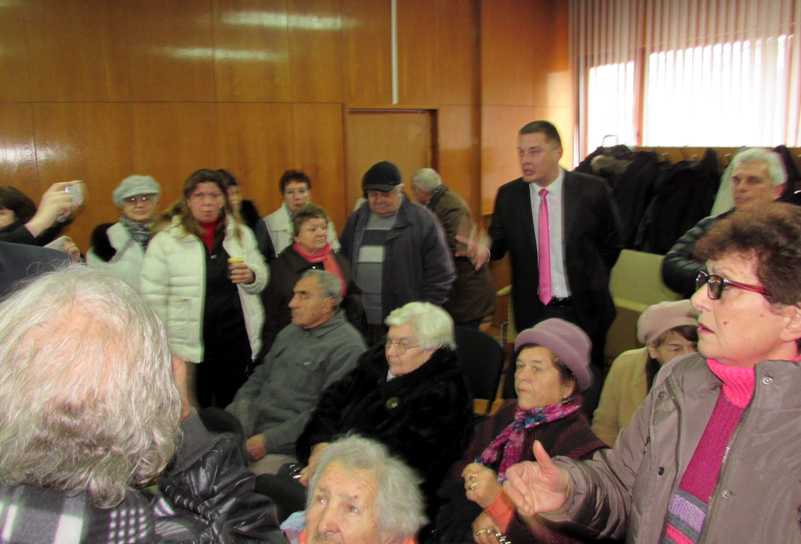 Протест за водата пред сесията в Шумен