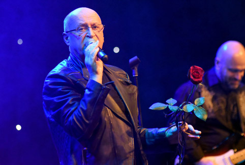 Вокалистът на „Сигнал” Йордан Караджов: Пейте на български, бе, деца!