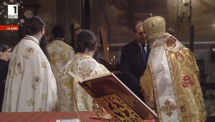 Патриарх и президент заедно на света литургия за Коледа (СНИМКИ)