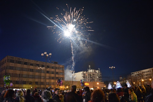 С 250 баници с късмети и 300 чаши вино посрещат Новата година в Павликени