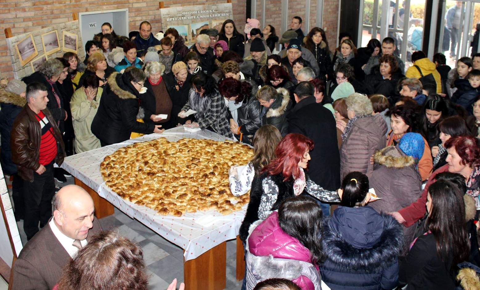 Боляри изядоха баница за 500 души за минути