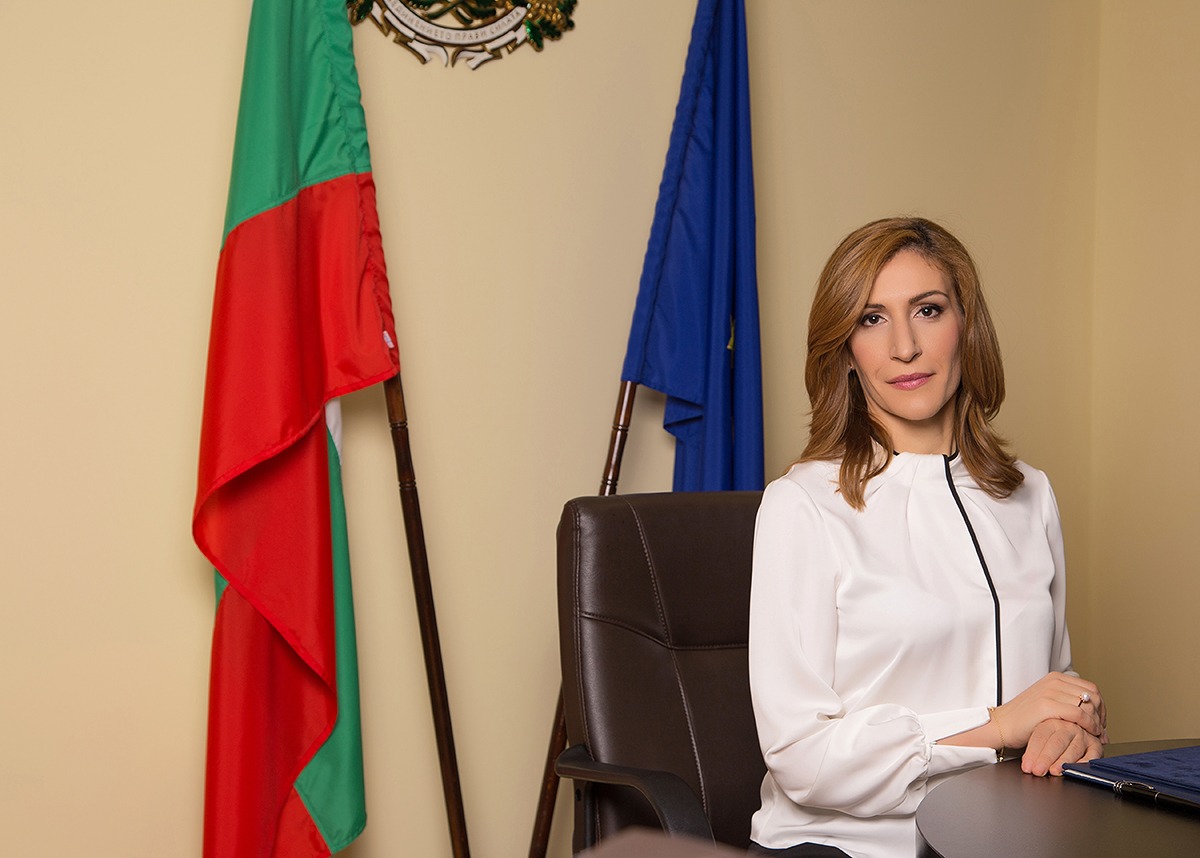 Министър Ангелкова: Отчитаме 7,3% ръст на чуждестранните туристи