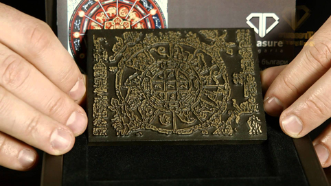 Декември е десети месец, Нова година е на Коледа