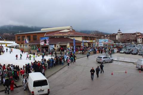 Пак опашки пред лифта в Банско