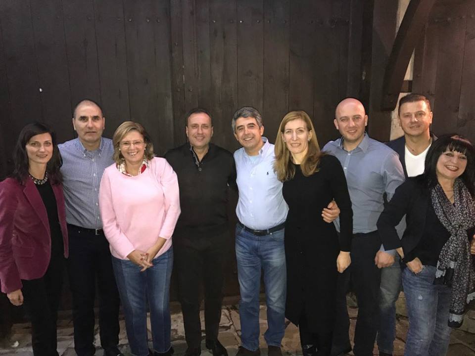 Девет известни личности: Ние сме за Банско!