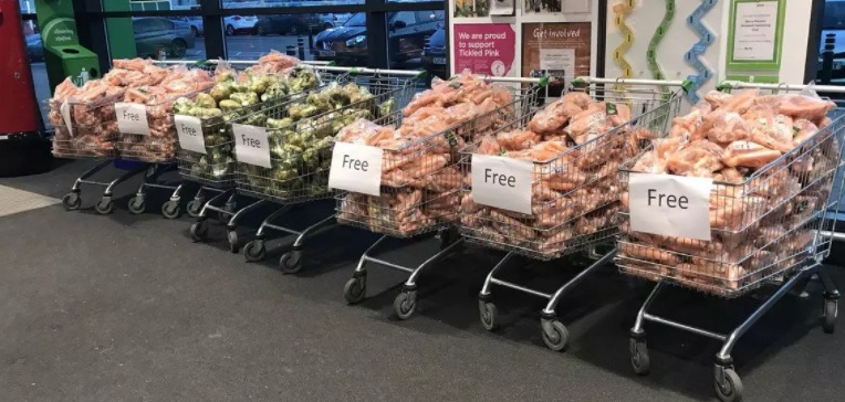 Магазин в Уелс подарява на клиентите си зеленчуци, за да не ги изхвърля