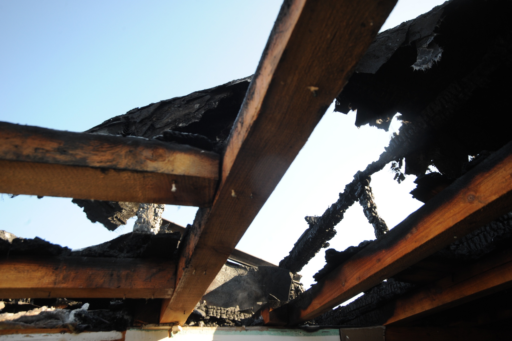 Прокуратурата в Елин Пелин разследва умишлен палеж в приюта на отец Иван