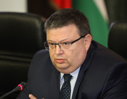 Сотир Цацаров: Жертвите в Нови Искър са застреляни с по един куршум