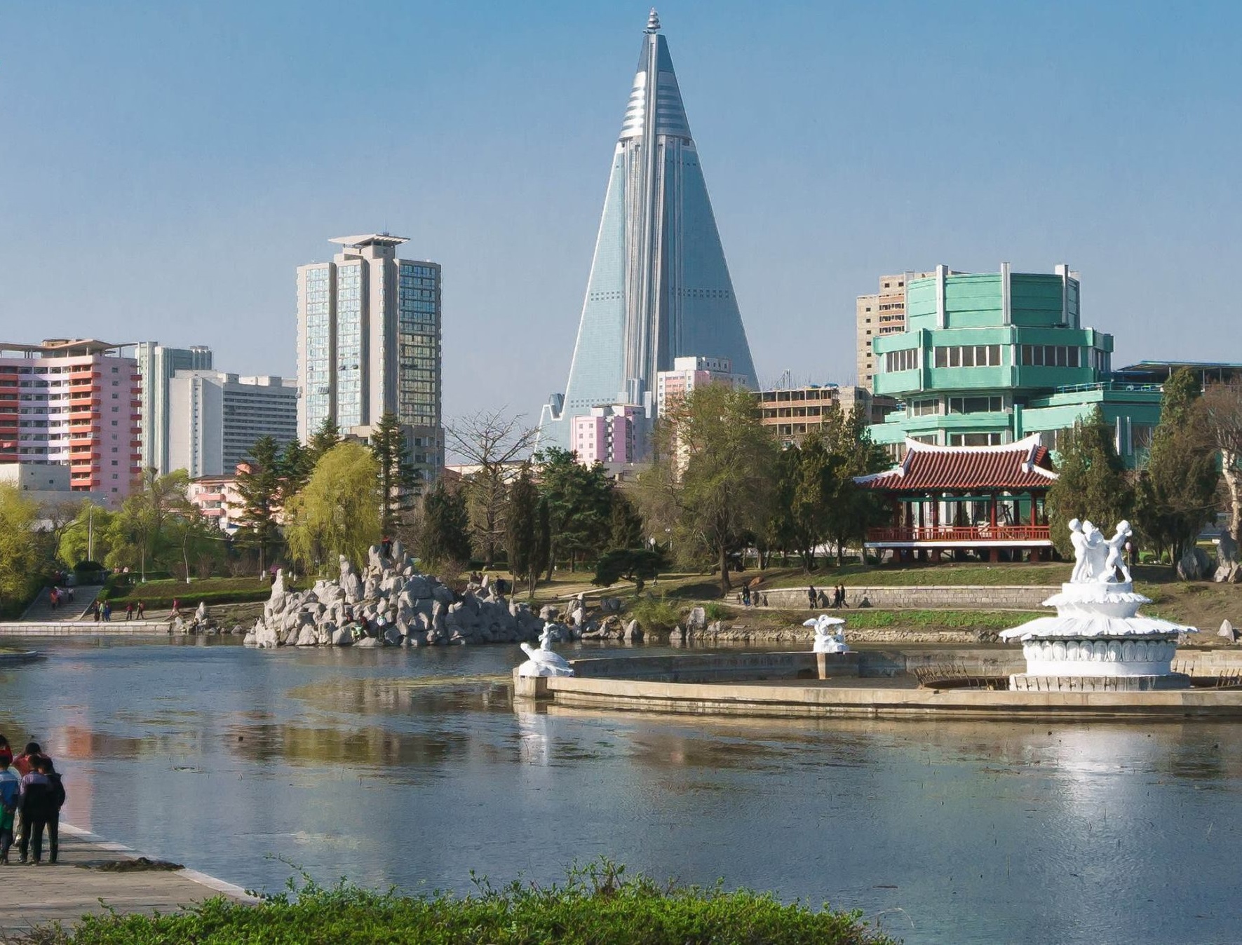 Пхенян възстановява вътрешнокорейската гореща линия със Сеул