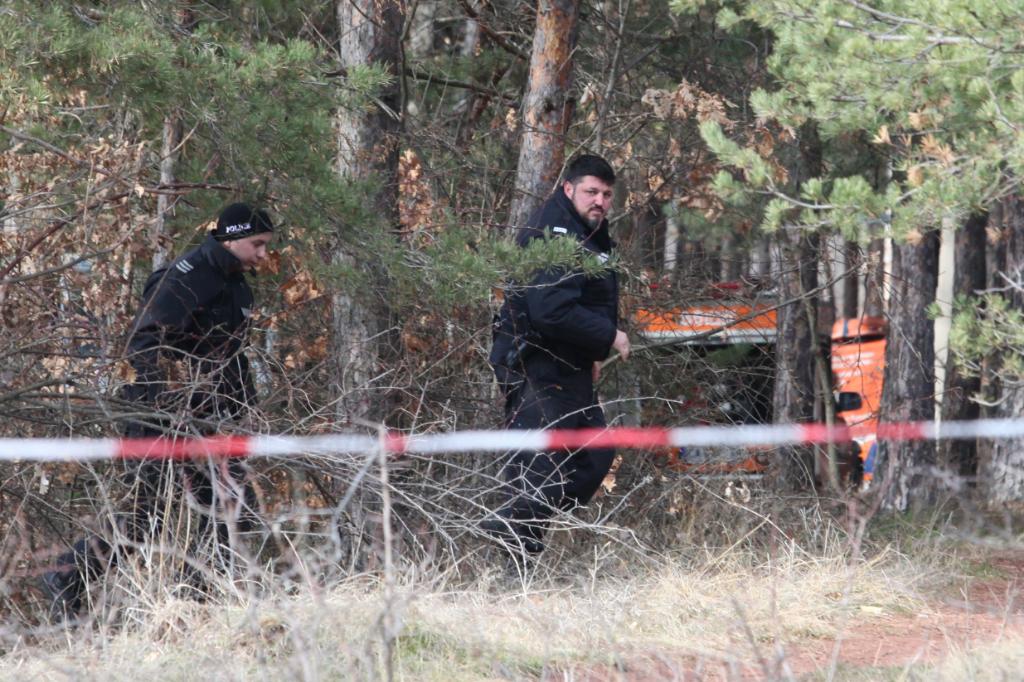 Тялото на Кети откарано в Съдебна медицина, джипът на семейството остана край зловещия кладенец