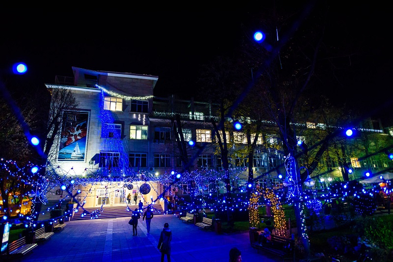 Медицинският университет спечели конкурса за най-красива коледна украса