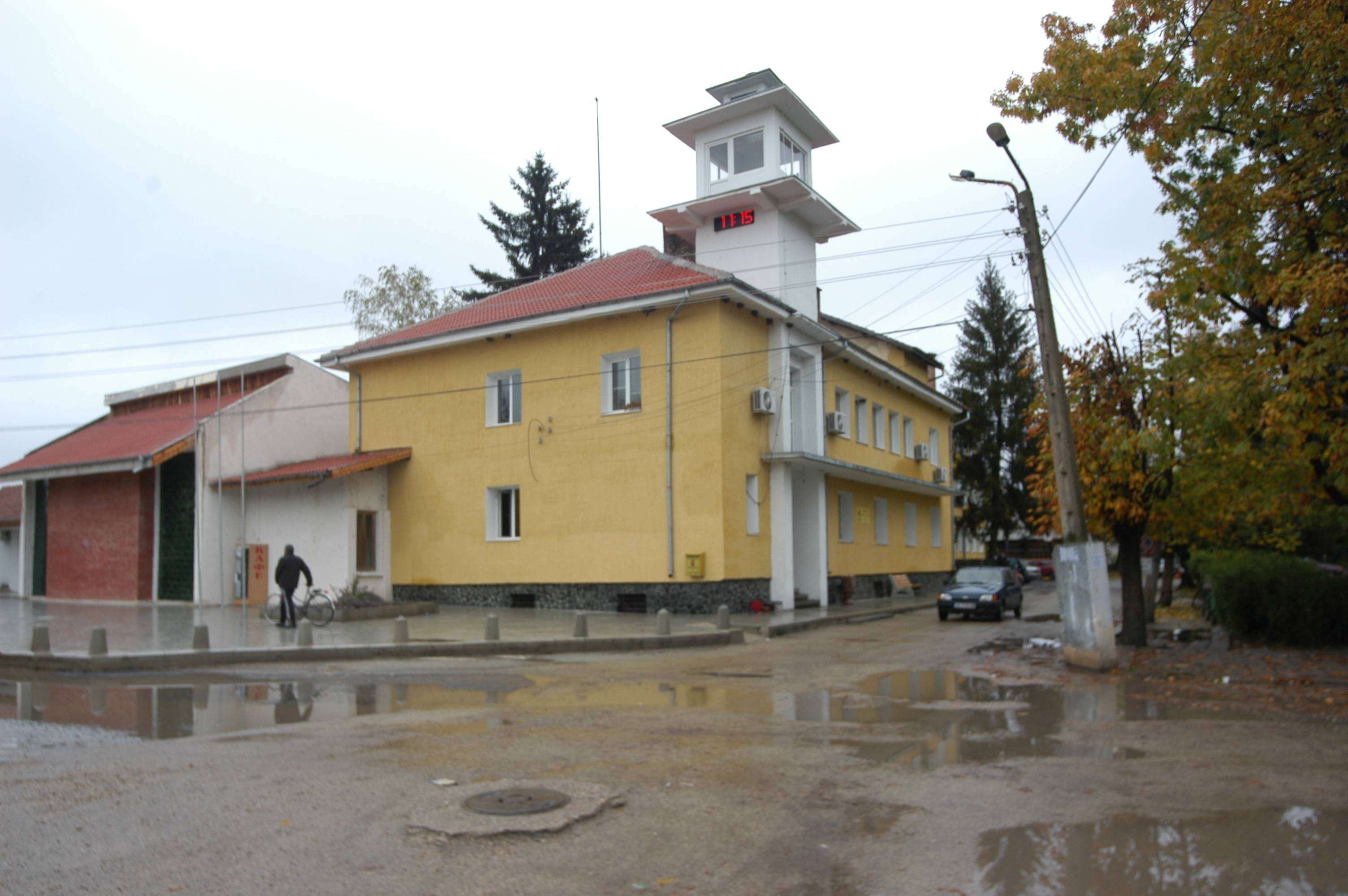 Арестуваха гол апаш, яхнал пилон с трибагреника в село Якимово