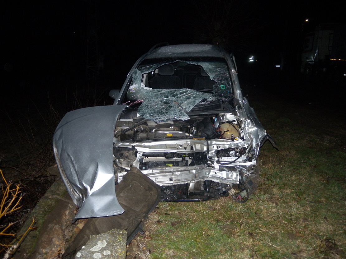 Пиян шофьор се блъснал в спрян камион извън пътя