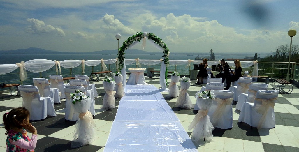 30 бъдещи семейства със сватби още в първия работен ден на новата 2018-та