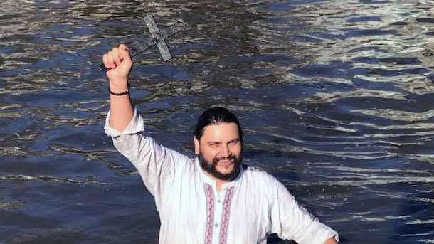 Спасителят на Богоявленския кръст в Стара Загора е 38-годишният Станко Танев