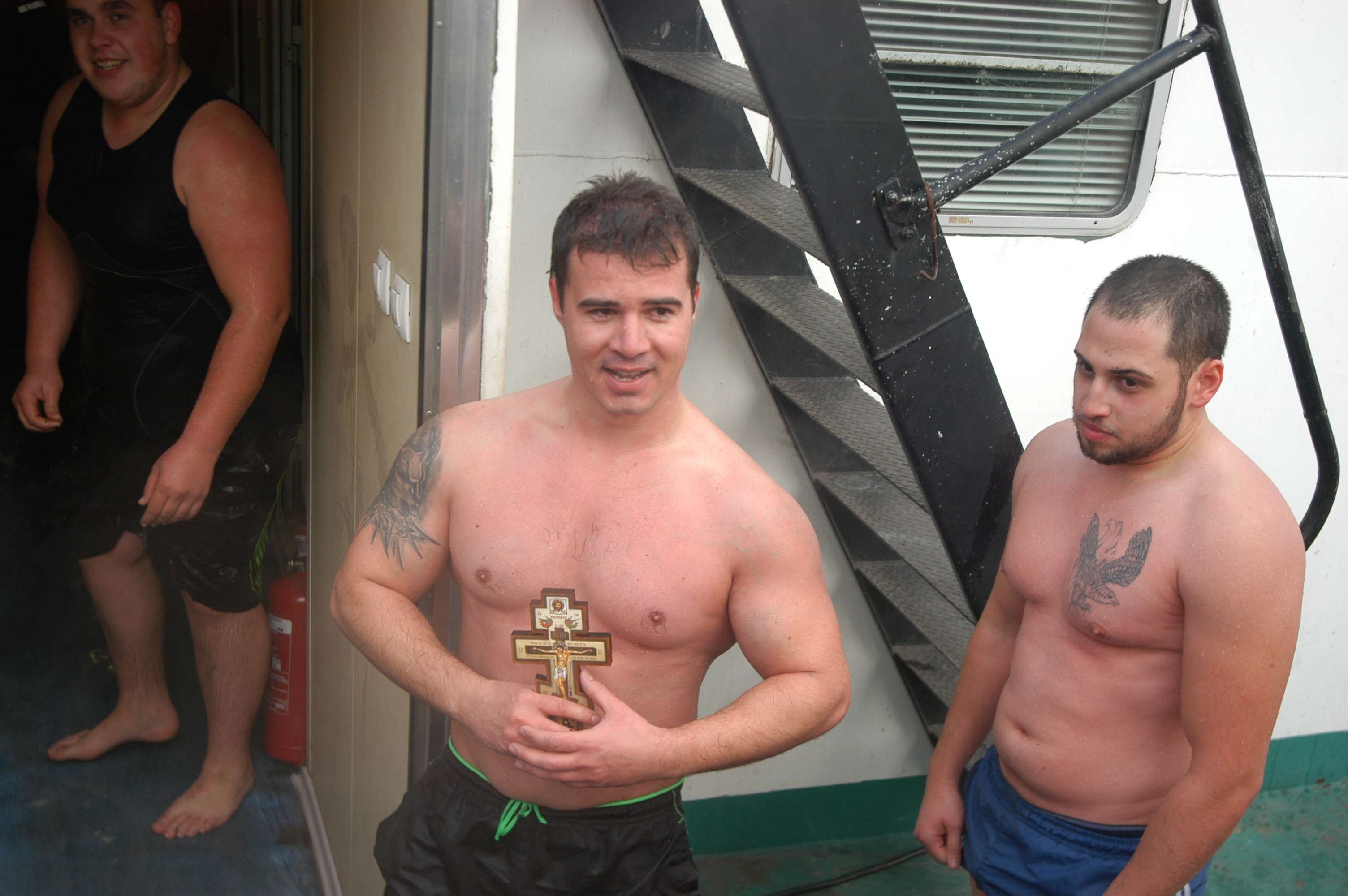 Върнал се от САЩ емигрант извади кръста от Дунав в Лом