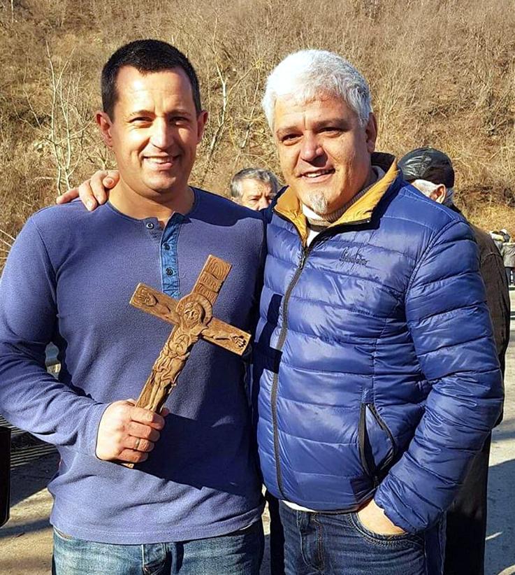 Баща на 3 деца извади кръста във Велики Преслав