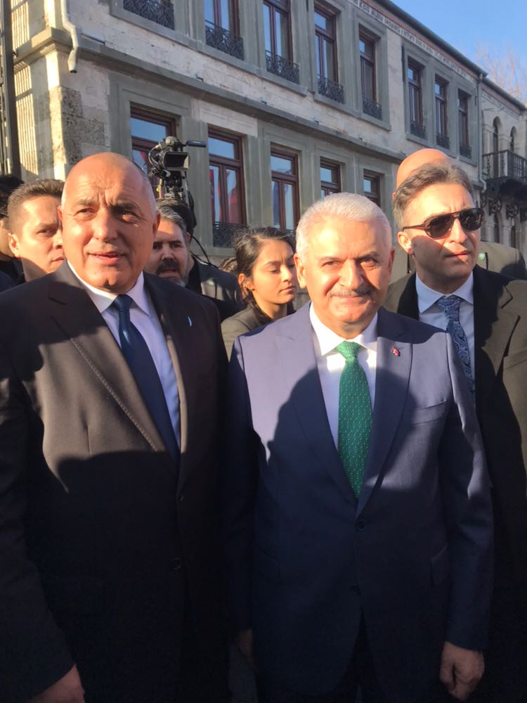 Гледайте НА ЖИВО срещата на Борисов и Йълдъръм