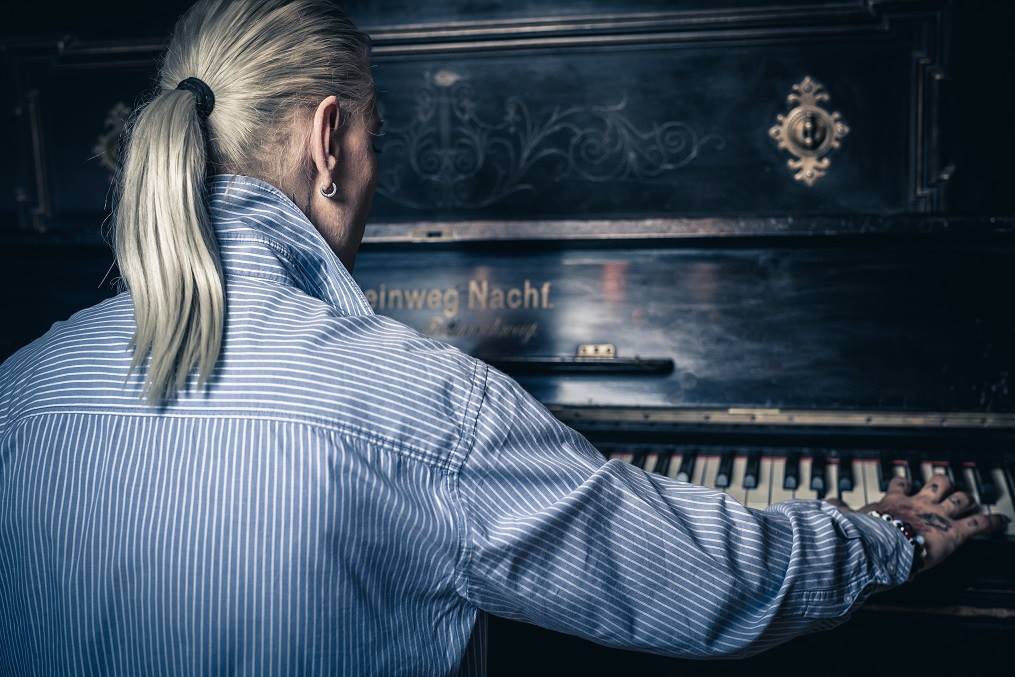 Музикант от Търново представя проекта "Балкански Вечери"