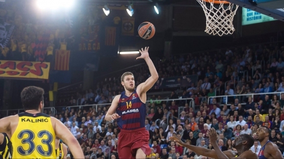 Везенков най-добър при победа на „Барса“