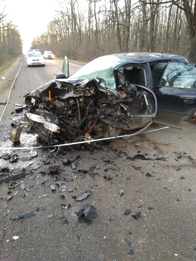 36-годишен с опасност за живота след челен удар при изпреварване