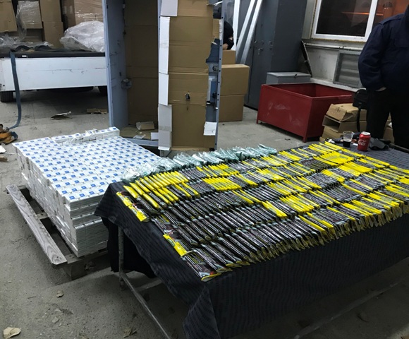 5 мастербокса контрабандни цигари и 17 кг тютюн задържаха на Митница Лом