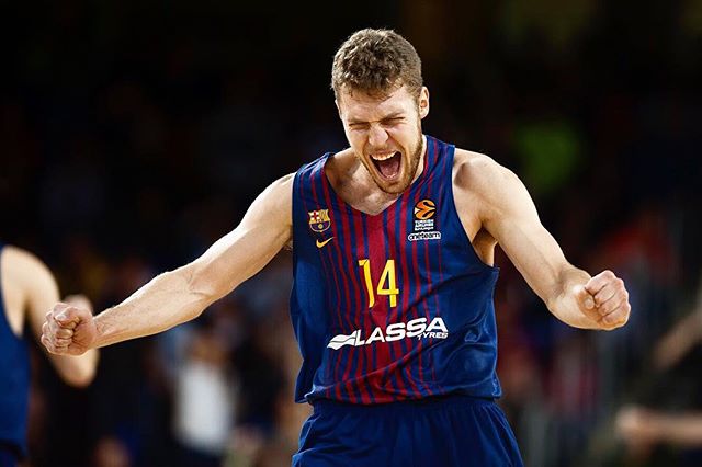 Хвалят Везенков в Испания