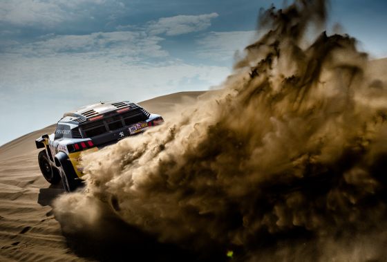 Катастрофа вкара шампион на "Дакар" в болница