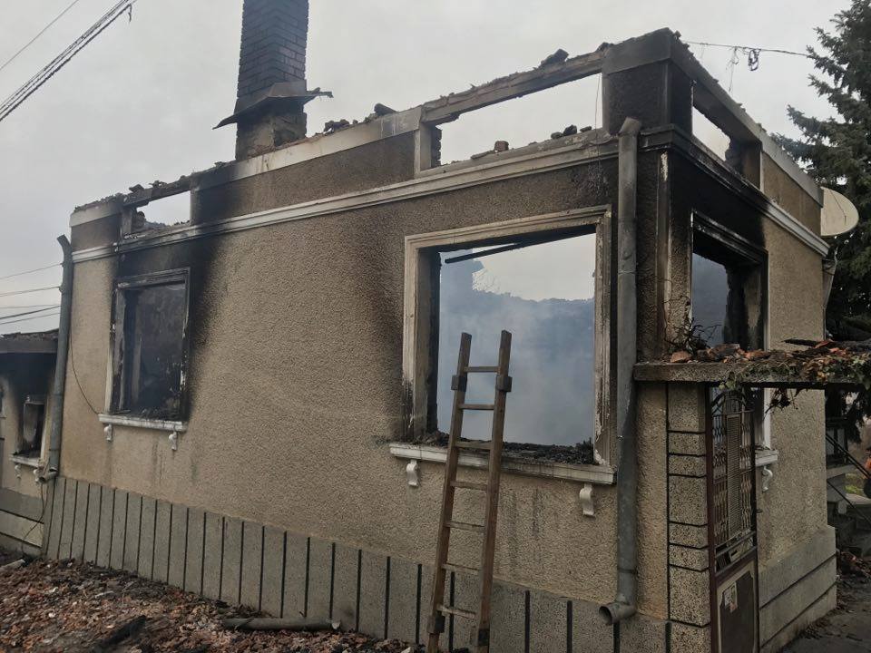 Бивш общински съветник от БСП загина в пожар край Стражица (СНИМКИ)