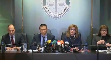 По дрехи на Росен Ангелов са открити кървави следи от Кети Кюхова и Неделчо Юнаков