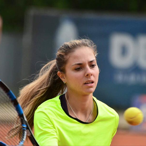 Томова и Костова бият, Каратанчева аут