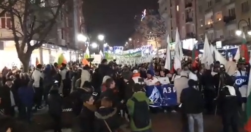 Вижте шествието в подкрепа на зимния туризъм в България