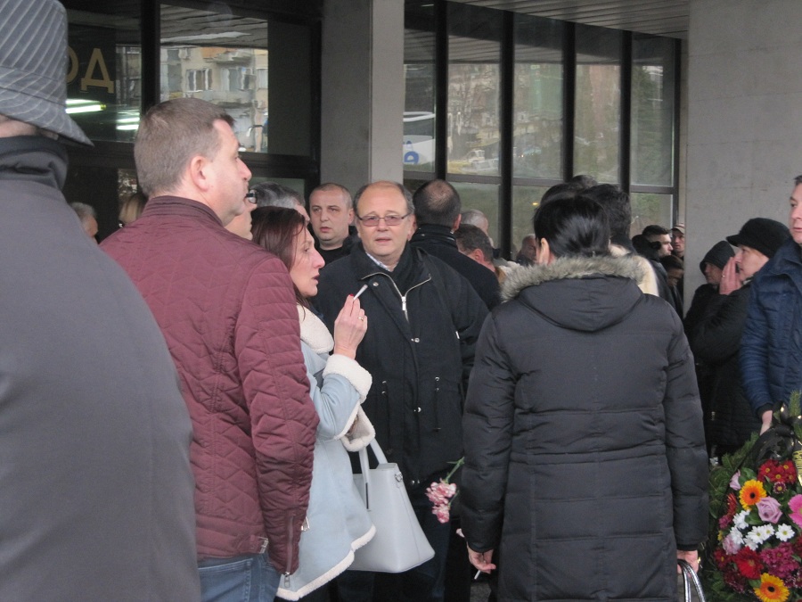 Над 3 часа поклонение пред убития Петър Христов (СНИМКИ)