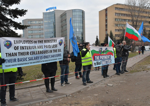 Сто милиона, но за какво?