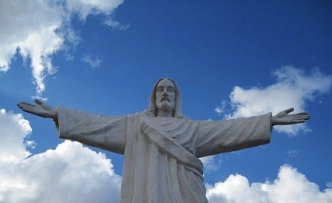 Опожариха статуя на Христос в Лима дни преди визитата на папата