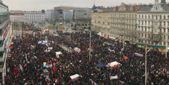 Хиляди протестираха срещу управляващата коалиция в Австрия
