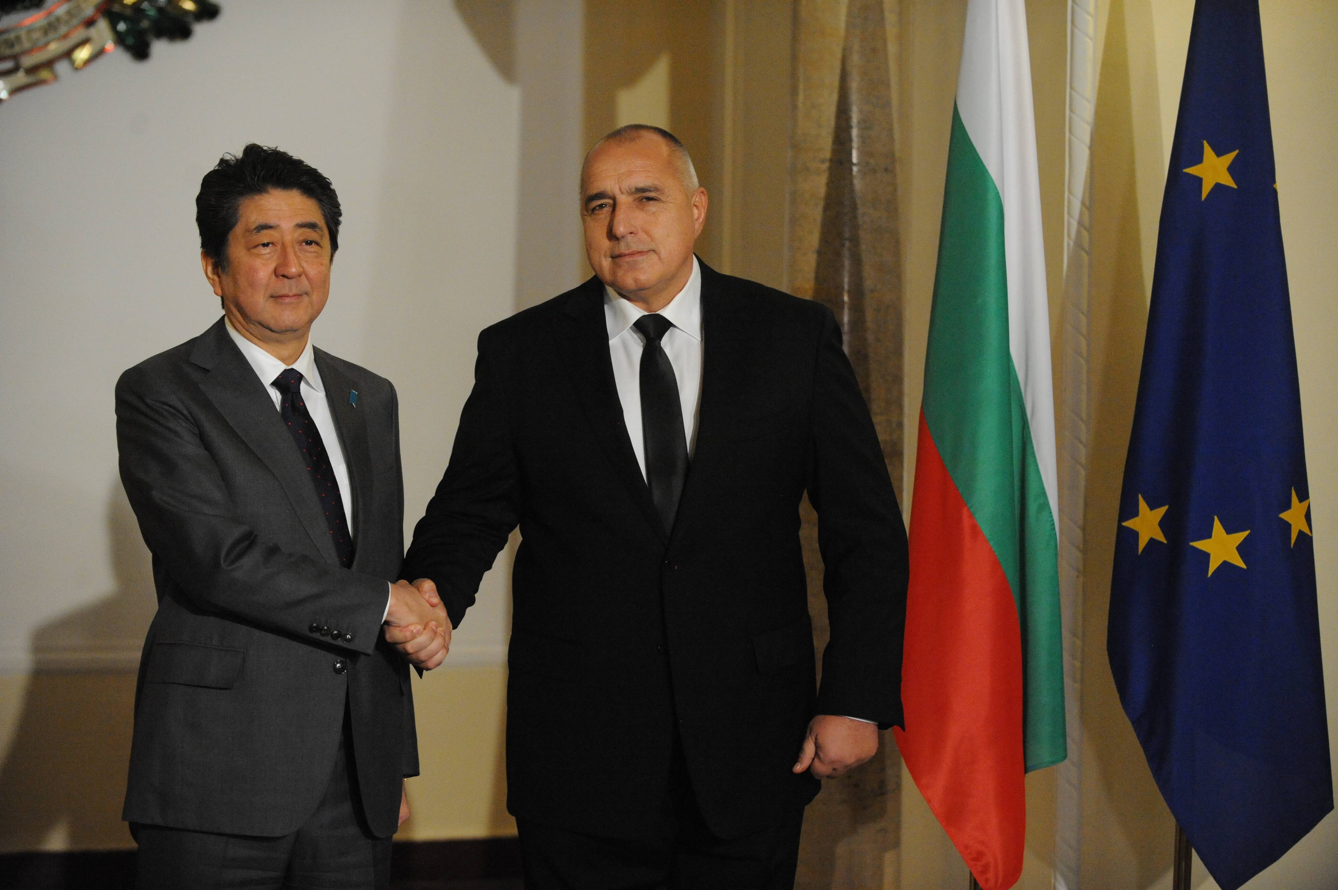 Бойко Борисов се срещна с японския премиер Шиндзо Абе (СНИМКИ)