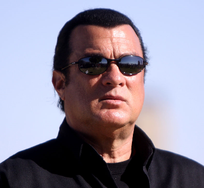 Стивън Сегал с ново обвинение в сексуален тормоз по време на филмови репетиции