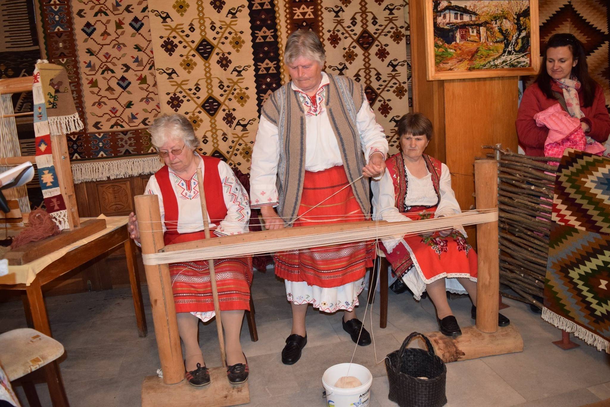 Чипровци търси дарители за музея на килимарството