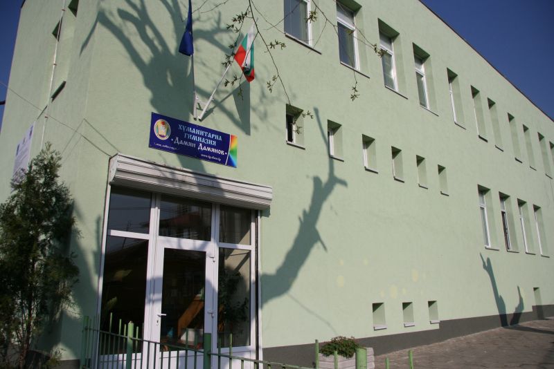 Три училища изчезват в Сливен, сливат ги с други учебни заведения