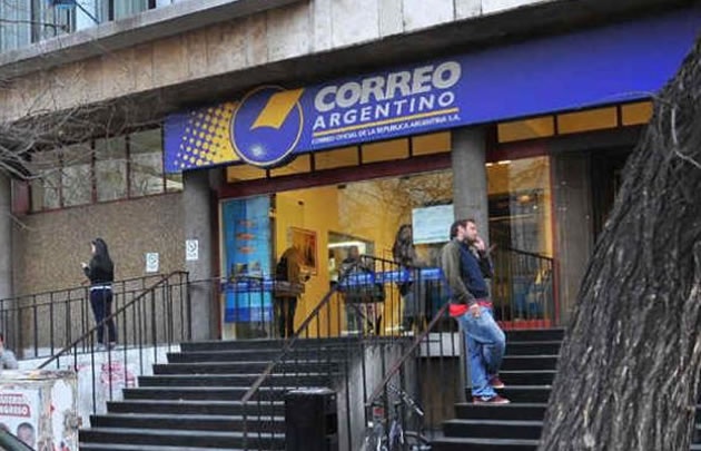 Пощальон влезе в затвора, открили 19 000 писма в дома му