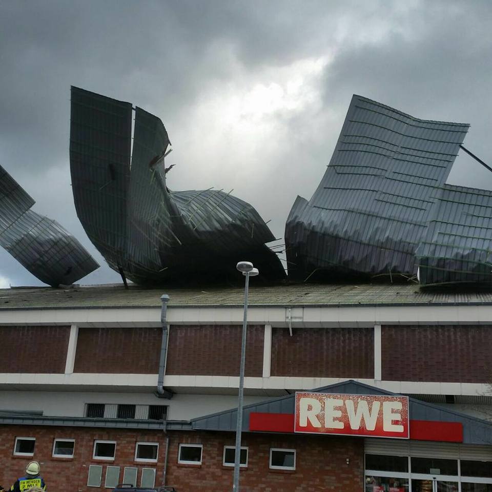 Силните ветрове доведоха до 9 жертви в Европа (ВИДЕО)