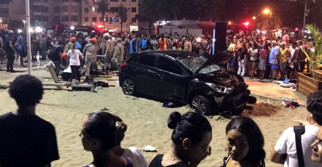 Кола помете пешеходци Рио де Жанейро, загина бебе