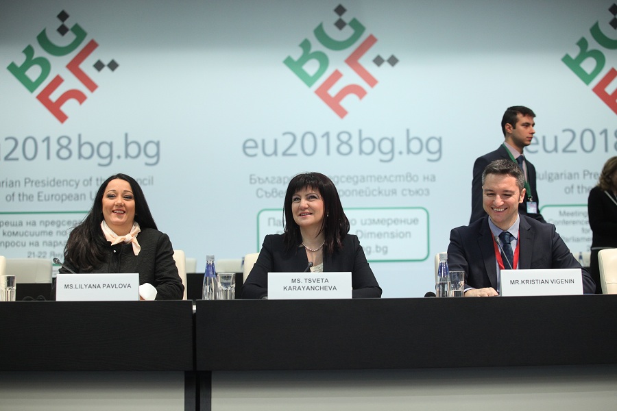 Лиляна Павлова: България отчита над 600% ръст на приходите и инвестициите в сектора на цифровите технологии