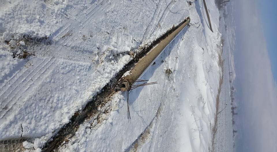 Ураганен вятър събори 6 ел. стълба в благоевградско село