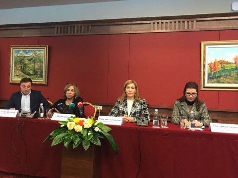 Министър Ангелкова: Павилиони с единна визия ще заменят сергиите по тротоарите в „Слънчев бряг-изток“