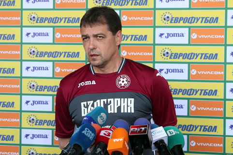 България играе контрола в Разград