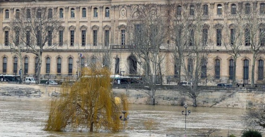 Продължава да се покачва нивото на Сена, вече надмина 5,5 метра